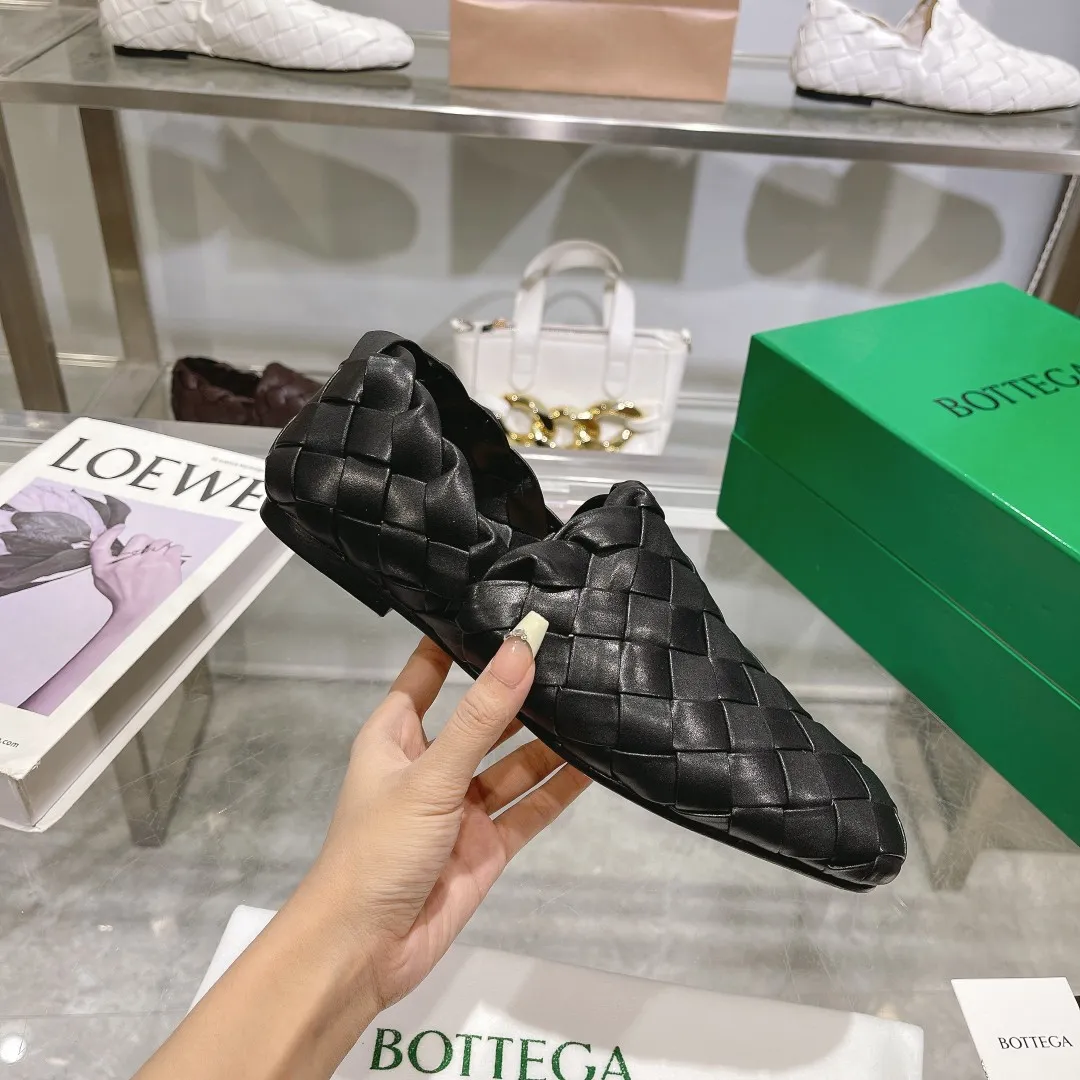 [BV] Top P: 760💰Size for couples: 35-44 (Female, 40, 41, Male 38, 45, custom-made, non-returnable) (Bottega Veneta) Genuine leather outsole, classic woven beanie shoes, two-wear heel set Blessed are the little feet👣👣Comfortable casual shoes that can be worn all year round, made of imported first-layer sheepskin➕fine-quality sheepskin leather, imported sheepskin lining, luxury genuine leather outsole [rose][rose], Bottega Veneta is an Italian luxury brand. Made using traditional Italian leather craftsmanship.